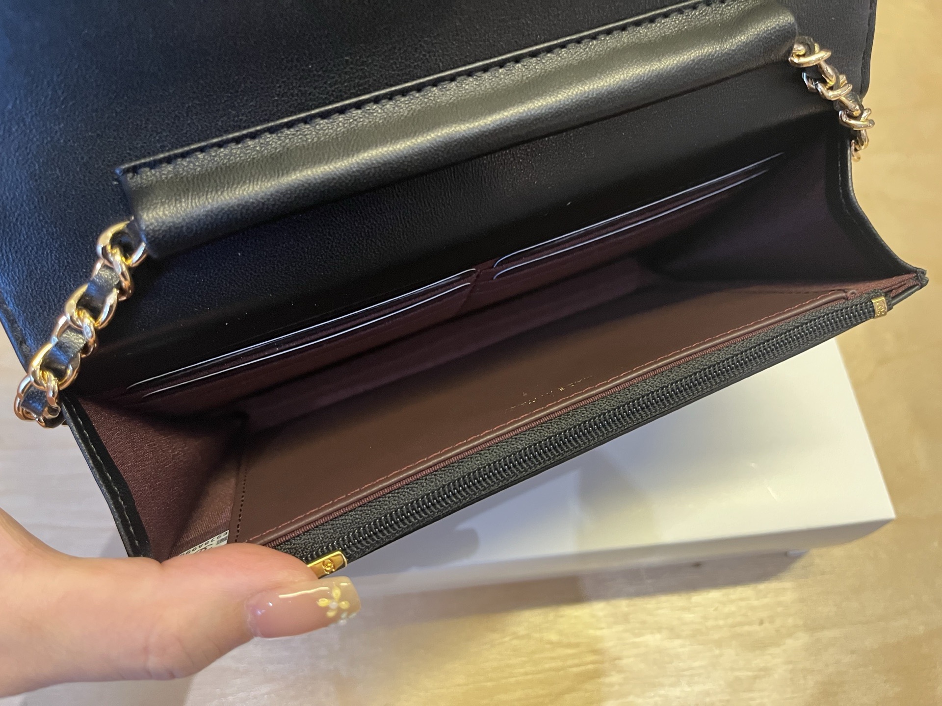 Chanel Classic Wallet on Chain - Image 9