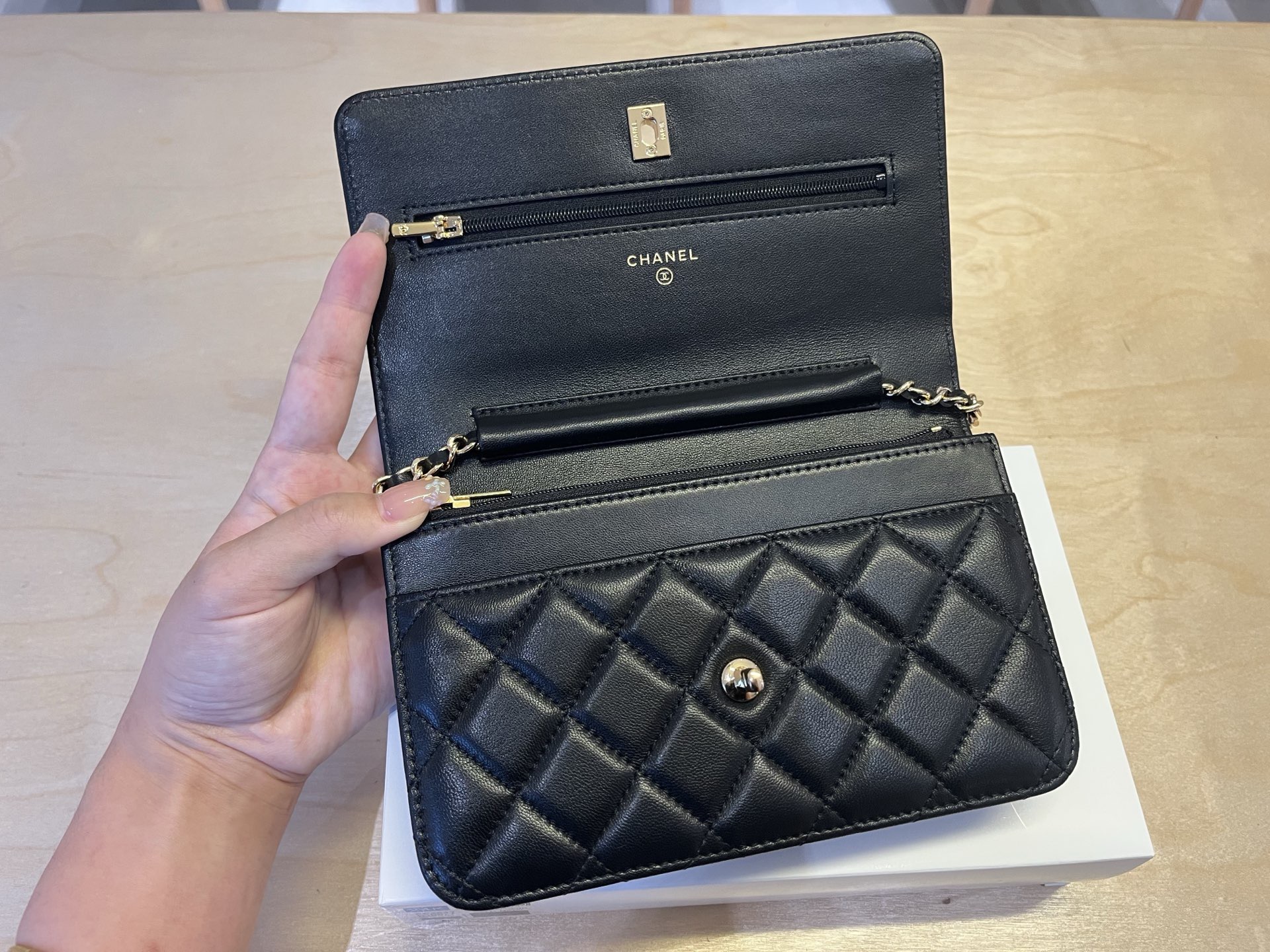 Chanel Classic Wallet on Chain - Image 7